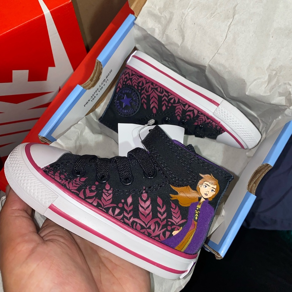 Ana Frozen 2 Chuck Taylor White Size 4c & 5c